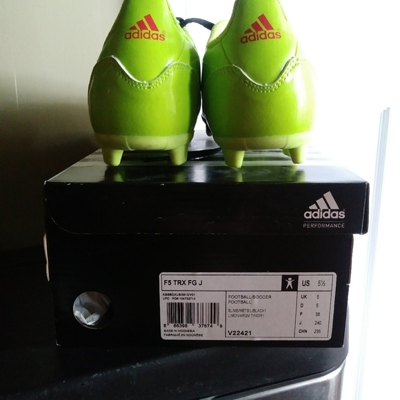 ADIDAS SOCCER CLEATS SPORTS ATHLETIC CLEATS - Picture 8 of 9